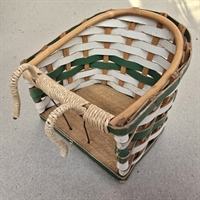 hvid-grøn-flettet-cykelkurv-dukke-kurv-til-lille-cykel